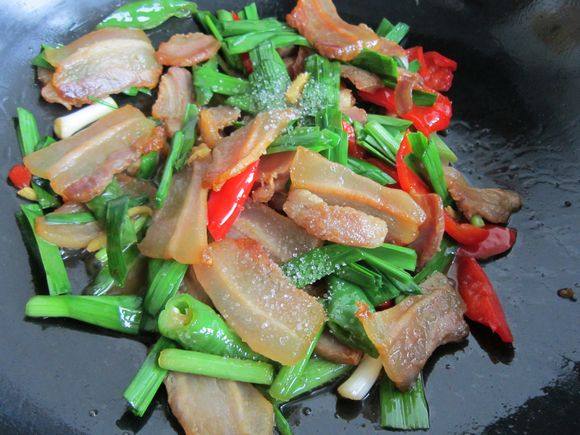 天热腊肉挂着还是放冰箱 腊肉怎么做好吃-小麦知识