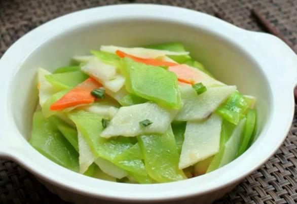 莴笋的吃法有哪些 搭配芹菜肉片清炒,柠檬榨汁-小麦知识