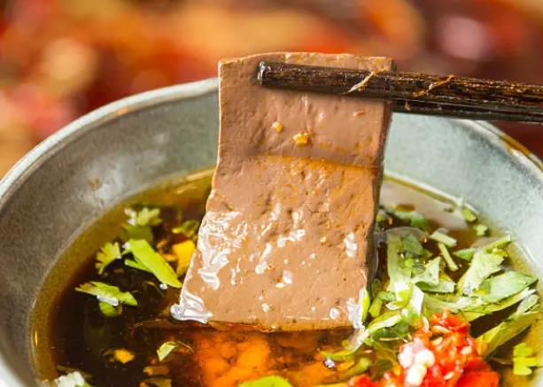 鸭血不能和什么一起吃 兔肉杨梅核桃大蒜胡桃木等-小麦知识