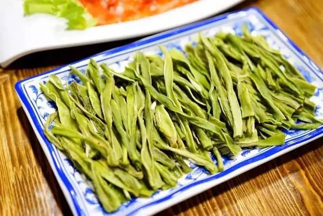 贡菜吃之前要泡吗? 贡菜可以涮火锅吃吗-小麦知识