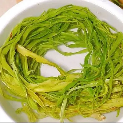 贡菜泡水后掉色正常吗 贡菜怎么做好吃-小麦知识