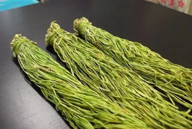 贡菜煮火锅是脆的还是面的 贡菜煮火锅要煮多久-小麦知识