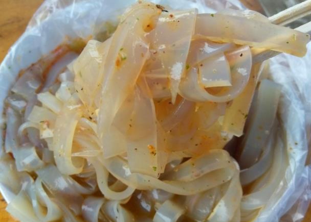 凉粉怎么做的 凉粉一斤粉放多少水-小麦知识