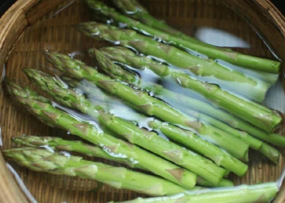 芦笋能与竹笋一起吃吗 寒性食物,可以减轻体内燥热之气-小麦知识