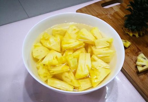 菠萝除了皮都能吃吗 菠萝去皮后都能吃吗-小麦知识