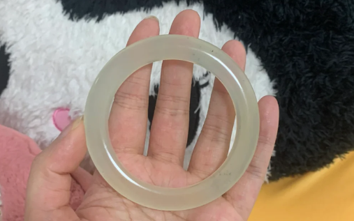 岫玉是最不值钱的玉吗 岫玉手镯价格一般是多少-小麦知识