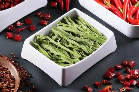贡菜煮火锅是脆的还是面的 贡菜煮火锅是软的还是硬的-小麦知识