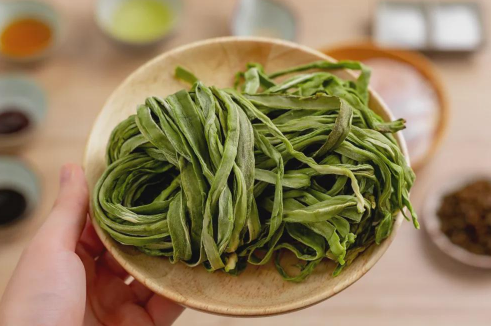 贡菜煮火锅是脆的还是面的 贡菜煮火锅是软的还是硬的-小麦知识