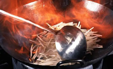 炒菜时人的脸朝哪个方向好 灶口朝哪个方向吉利-小麦知识