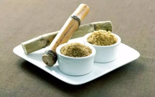 甘蔗为什么有绿色和黑色的 甘蔗绿色和黑色哪个好吃-小麦知识