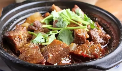 炖肉用砂锅好还是普通锅好 砂锅适合炖什么肉-小麦知识