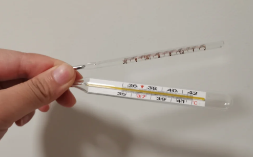 温度计刚拿出来就下降是不是坏了 水银温度计为什么会自动下降-小麦知识