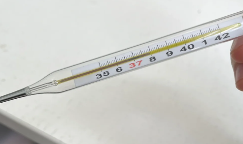 温度计刚拿出来就下降是不是坏了 水银温度计为什么会自动下降-小麦知识