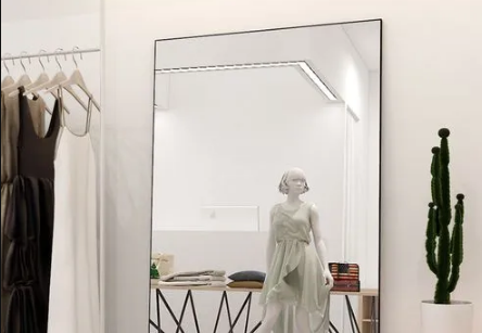 服装店的镜子是不是有美颜 服装店的镜子是不是都有拉长功能-小麦知识