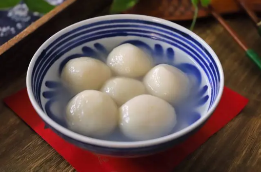 煮汤圆要放油吗 煮汤圆要放盐吗-小麦知识