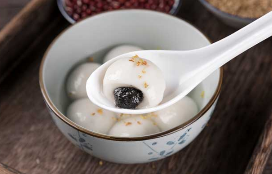 煮汤圆为什么放盐 汤圆煮的时候放盐有什么作用-小麦知识