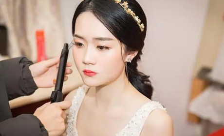 新娘跟妆师前景怎么样 新娘跟妆师一般月收入多少-小麦知识