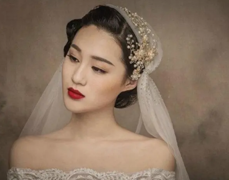 新娘跟妆只给新娘画吗 跟妆师除了给新娘化妆还给家里人化吗-小麦知识