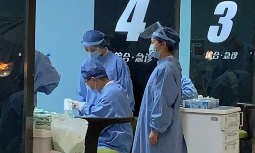 拔牙后棉球吐掉还出血需要再咬棉球吗 拔牙后棉球吐掉还出血可以不管吗-小麦知识