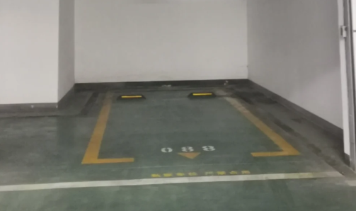 3个车位买中间的傻不傻 3个车位的是左边好还是右边好-小麦知识