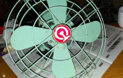 电风扇要用手转一下是什么原因 风扇不转要点什么油-小麦知识