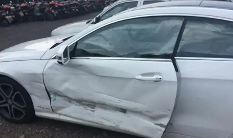 汽车车门撞变形了要走保险吗 车门撞变形了修复需要多少钱-小麦知识