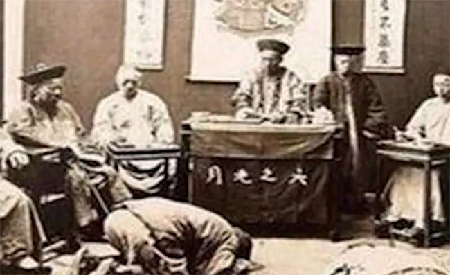 皇帝去找忠臣结果被处死 皇帝去找忠臣被处死-小麦知识