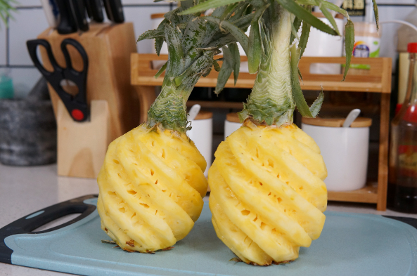 吃菠萝用什么泡减少麻木刺痛感 菠萝泡什么不涩嘴又好吃-小麦知识