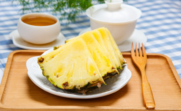 一个菠萝的热量有一碗饭多吗 一个菠萝和一碗米饭哪个热量高-小麦知识