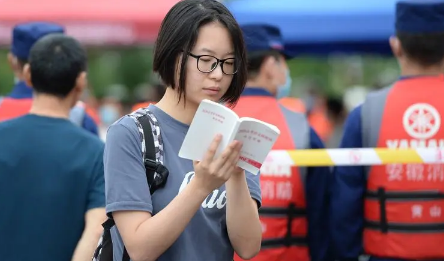 2023高考二本压线是选本科还是专科 刚过本科线去好专科还是差本科-小麦知识