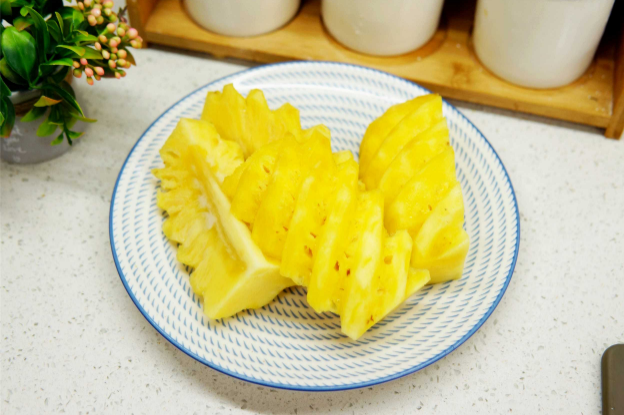 菠萝切之前泡还是切之后泡 菠萝是先切后泡还是先泡后切-小麦知识