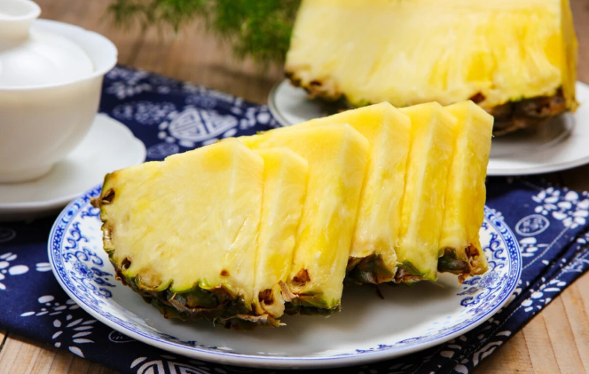 半个菠萝相当于多少米饭的热量 半个菠萝等于几碗米饭的热量-小麦知识