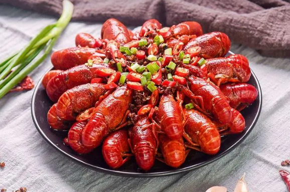 小龙虾的汤汁可以拌饭吗 小龙虾的汤汁可以用来下面条吗-小麦知识
