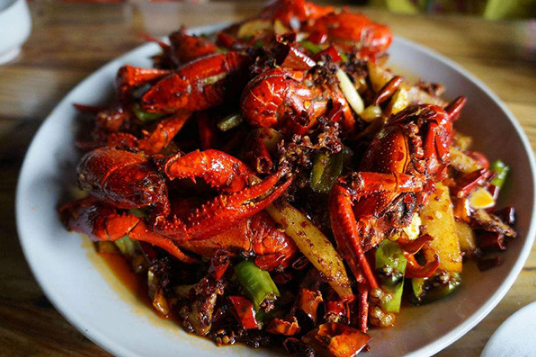 小龙虾的汤汁可以拌饭吗 小龙虾的汤汁可以用来下面条吗-小麦知识