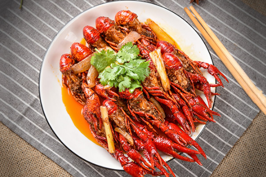 小龙虾的汤汁可以沾馒头吃吗 小龙虾的汤汁可以蘸饺子吃吗-小麦知识