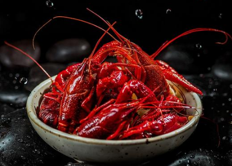 小龙虾的汤汁可以沾馒头吃吗 小龙虾的汤汁可以蘸饺子吃吗-小麦知识