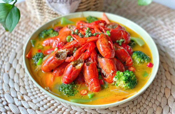 小龙虾青虾贵还是红虾贵 为什么小龙虾青虾比红虾贵-小麦知识