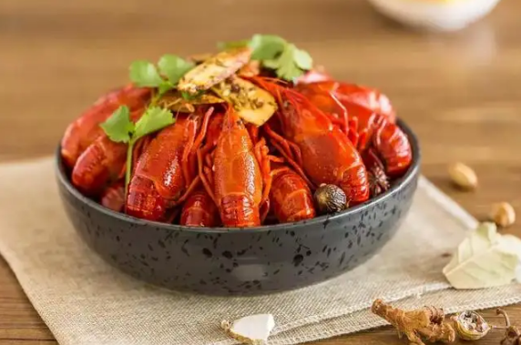 小龙虾大的肉多还是小的肉多 小龙虾越大肉越多吗-小麦知识