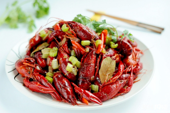 小龙虾不焯水能直接炒吗 小龙虾没焯水直接用料炒好吃吗-小麦知识