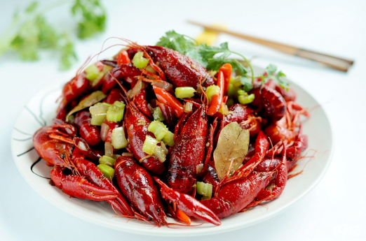 小龙虾焯水好还是不焯水好 小龙虾焯水和不焯水哪个好-小麦知识