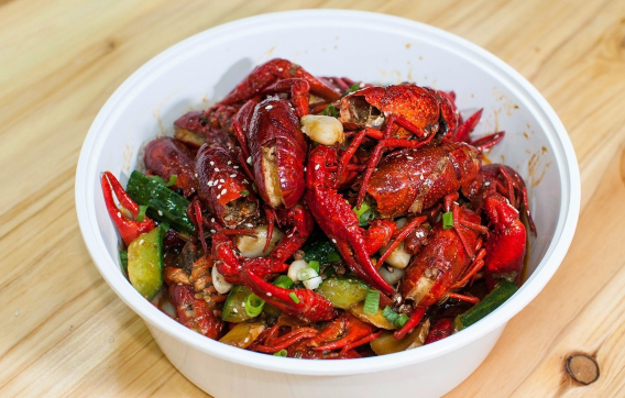 油焖小龙虾和麻辣小龙虾哪个好吃 油焖小龙虾和麻辣小龙虾区别-小麦知识