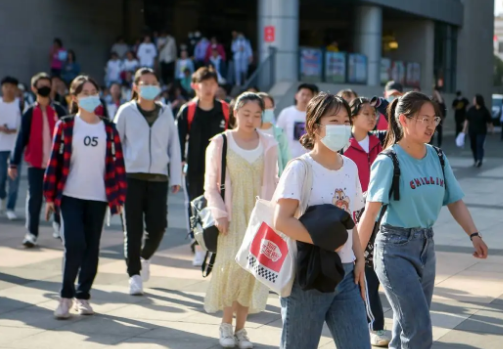2023高考可以穿洞洞鞋进考场吗 高考穿什么鞋子进考场-小麦知识