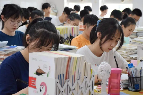 2023高考穿的鞋一点金属都不能有吗 高考进考场穿的鞋子不能带金属吗-小麦知识