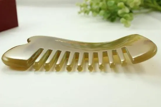 牛角梳有一股臭味是怎么回事 牛角梳为什么有一股臭味-小麦知识