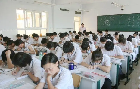 2023年高考封路私家车送考可以吗 高考期间可以开车送孩子吗-小麦知识