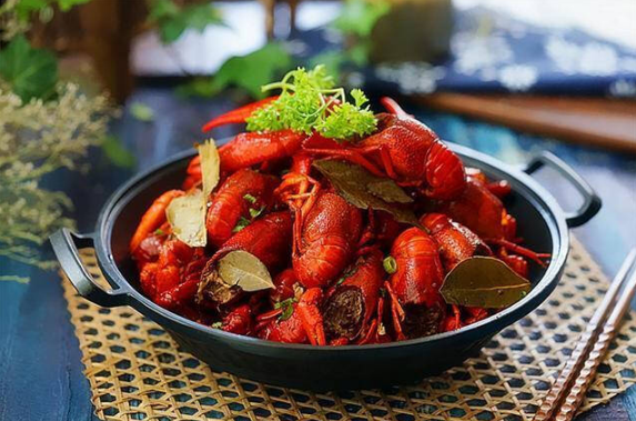 小龙虾和菠萝隔多久吃比较好 吃了小龙虾几小时后可以吃菠萝-小麦知识