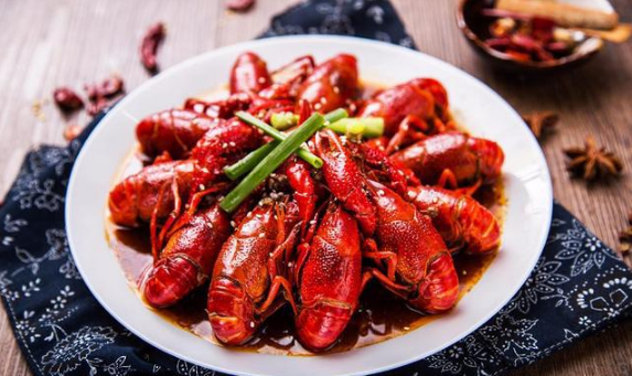 小龙虾和菠萝隔多久吃比较好 吃了小龙虾几小时后可以吃菠萝-小麦知识