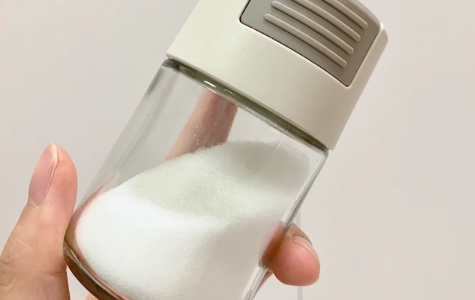 食盐加它洗头三天白发快速变黑是真的吗 一袋食盐30年白发一天变黑方法-小麦知识