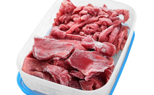 肉泡在水里解冻正确吗 解冻是放水里还是不放-小麦知识