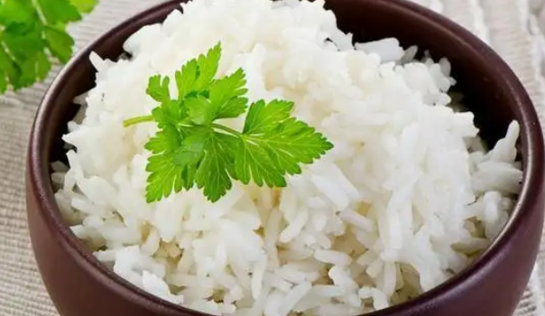 一个人吃米饭煮多少米 三色糙米饭蒸多久能熟-小麦知识